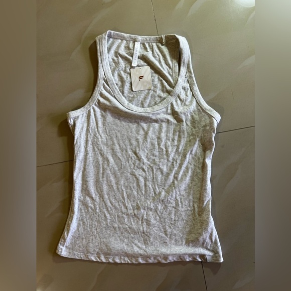 Fabletics grey  Oatmeal Side Slit Activewear Tank Top Women's Size Large - Picture 8 of 12